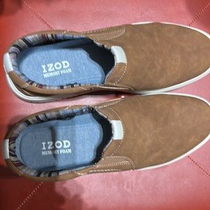 Super comfortable memory foam IZODmen’s sneakers  size 11